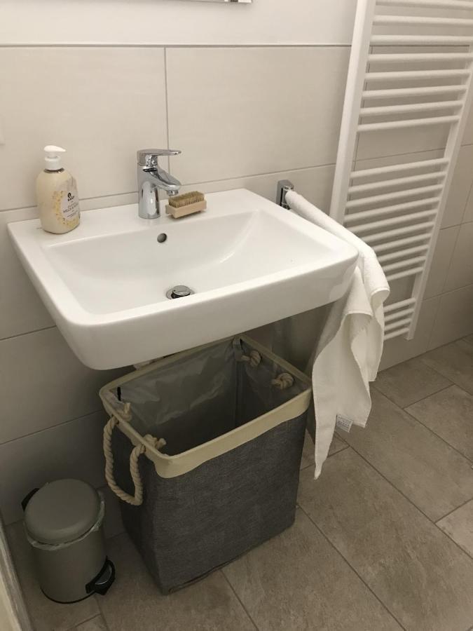Schoenes Ferienappartment In Zell Am See: Zentral Gelegen Und Naehe Der Areitbahn Und Dem Zeller See Exterior photo